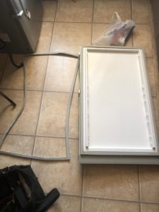 Замена уплотнителя двери холодильника Liebherr