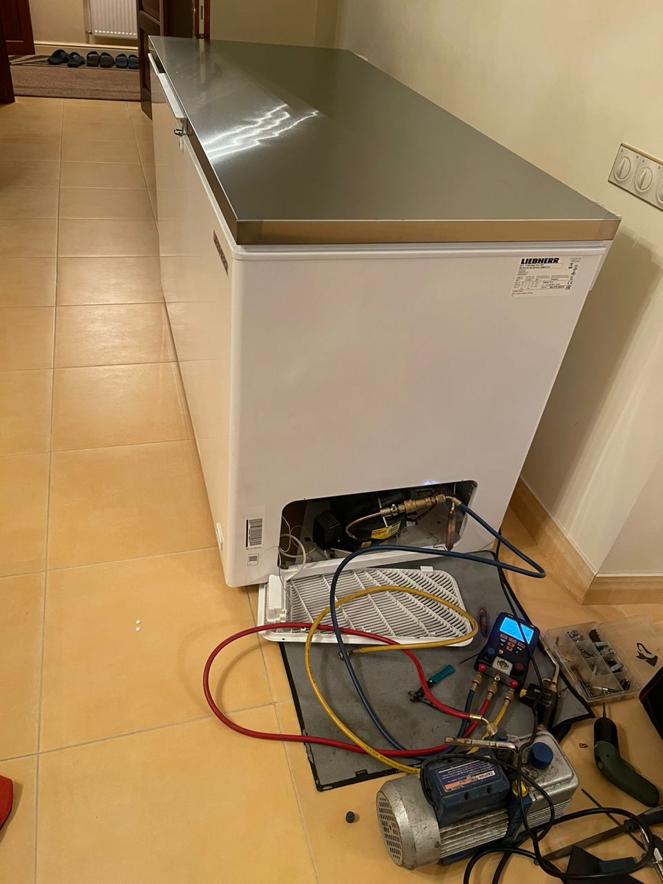 Утечка фреона в холодильнике: признаки, причины, решение